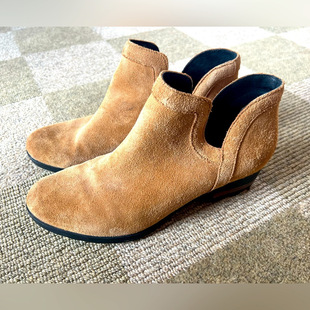 SOREL Lolla Cut Out Bootie 10.5 Carmel Brown leather NL2809-224